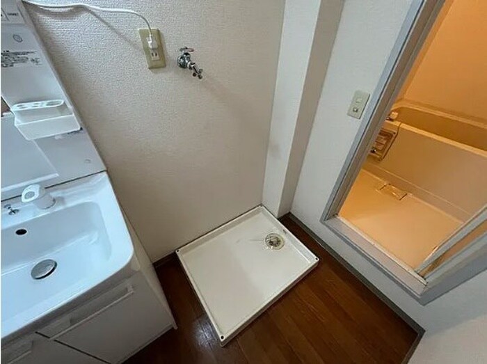 物件内観写真12　(洗濯機置場)