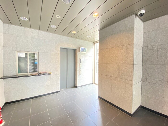 物件外観写真4　(エントランス部分)