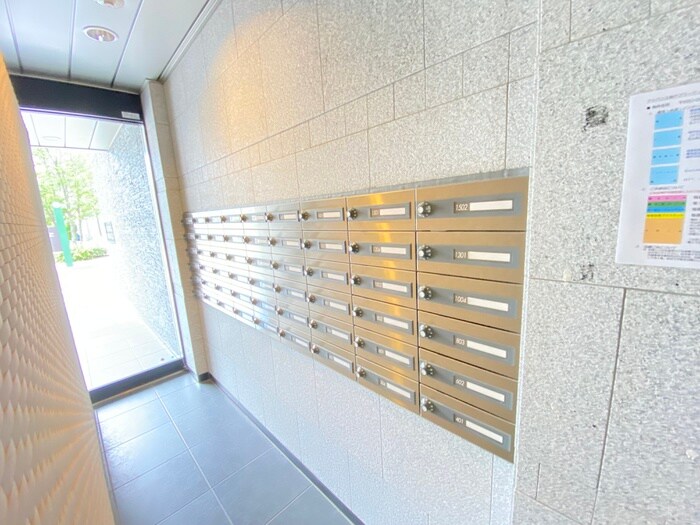 物件外観写真5　(エントランス部分)