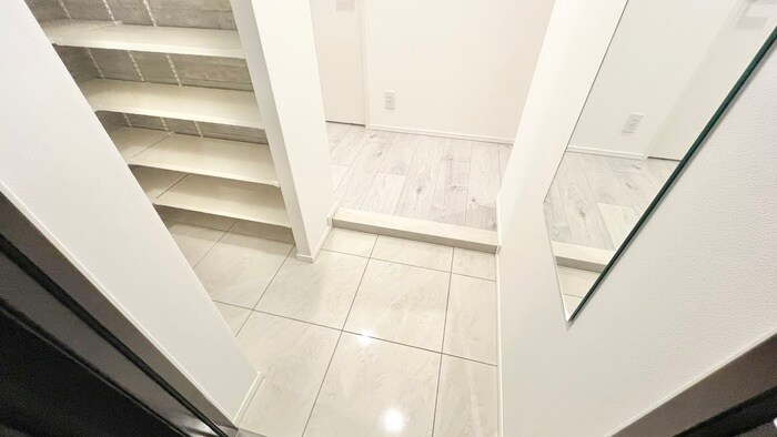 物件内観写真14　(玄関)