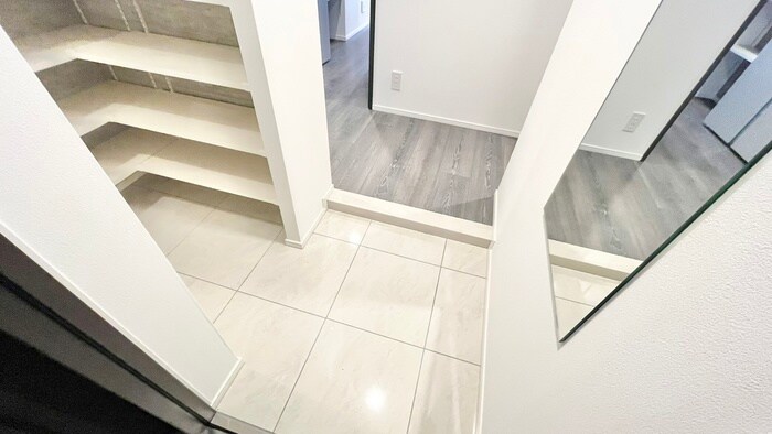 物件内観写真14　(玄関)