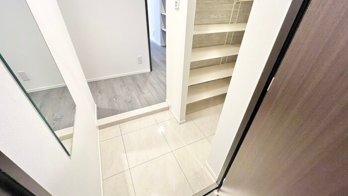 物件内観写真14　(玄関)