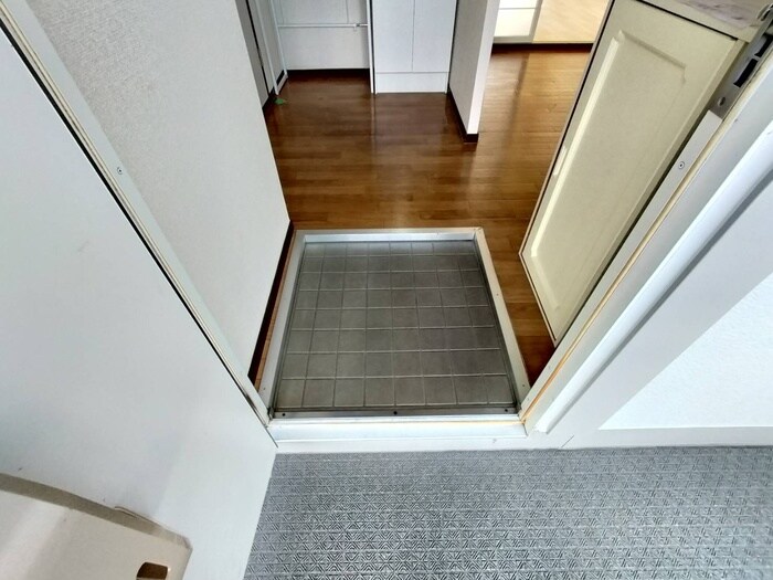 物件内観写真15　(玄関)