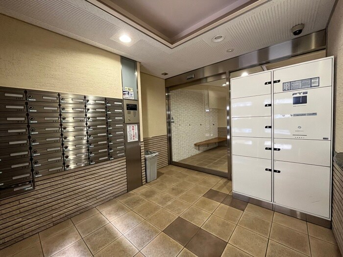 物件外観写真3　(エントランス部分)