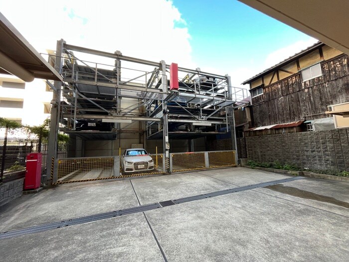 物件外観写真4　(駐車場)