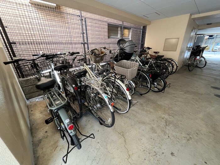 物件外観写真5　(駐輪場)