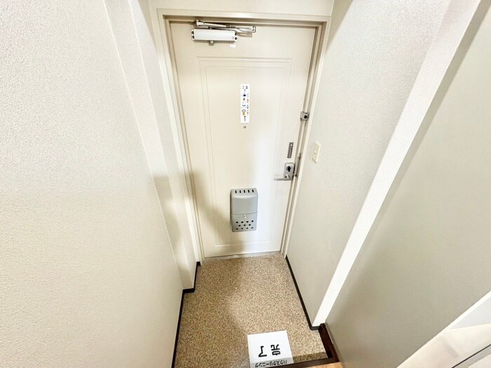 物件内観写真8　(玄関)