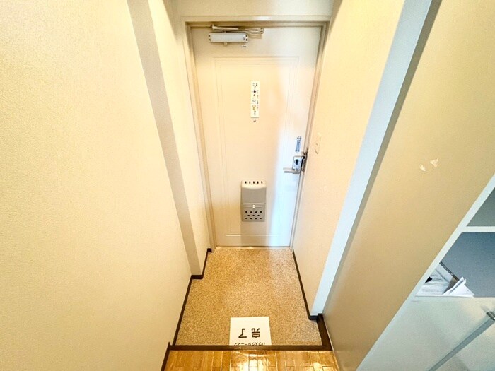 物件内観写真8　(玄関)