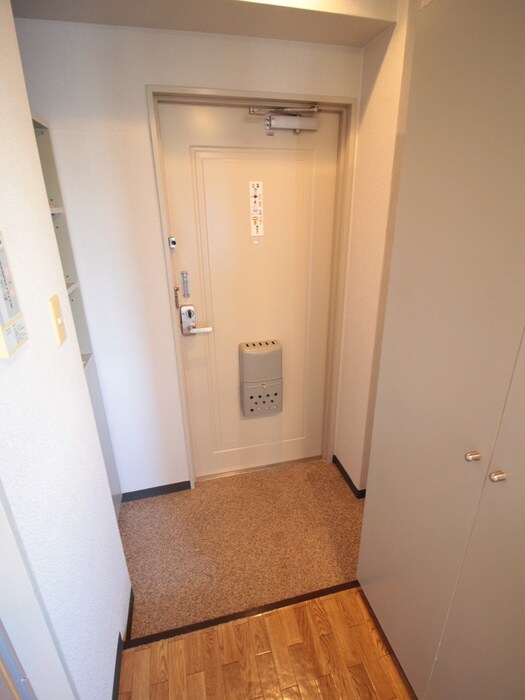 物件内観写真9　(玄関)