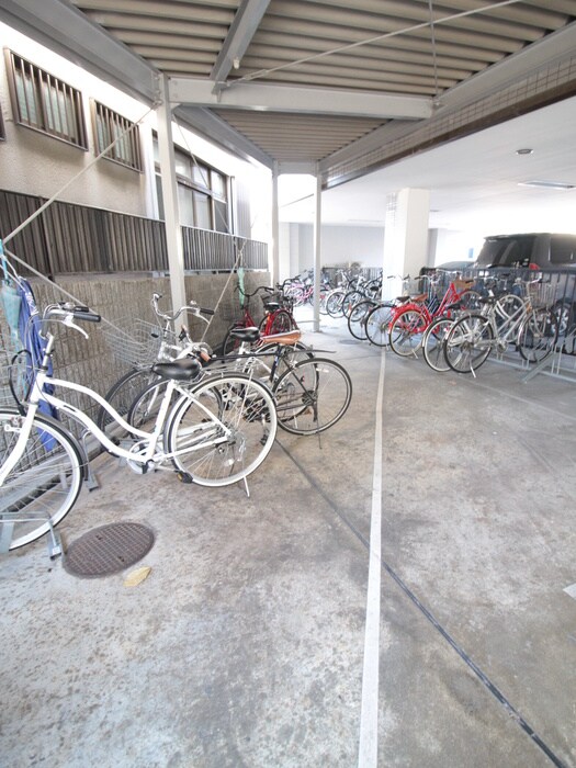 物件外観写真5　(駐輪場)