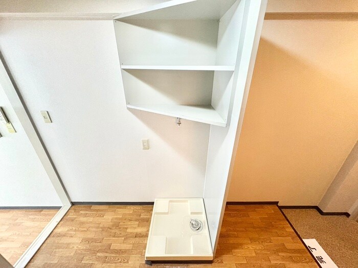 物件内観写真12　(洗濯機置場)