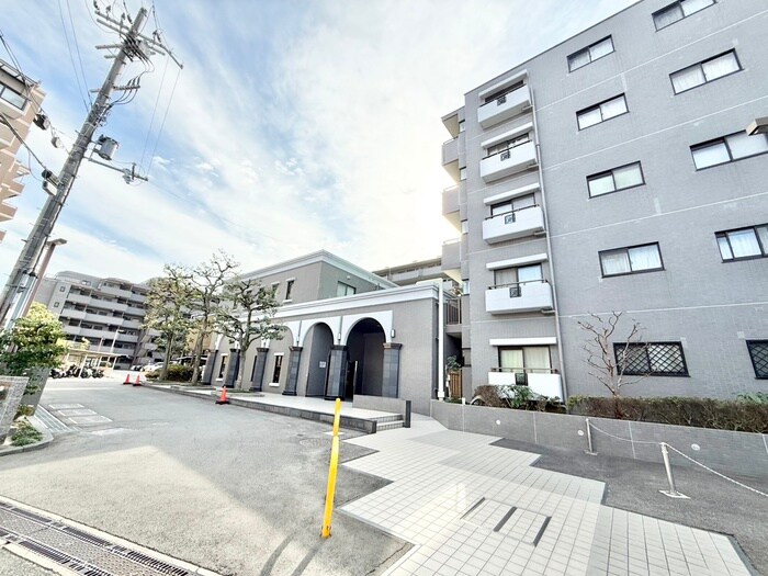 物件外観写真4　(エントランス部分)