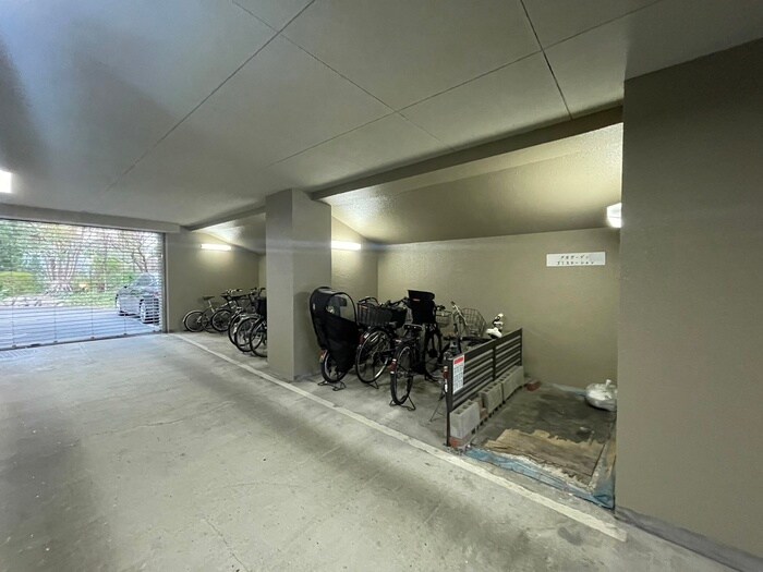 物件外観写真5　(駐輪場)