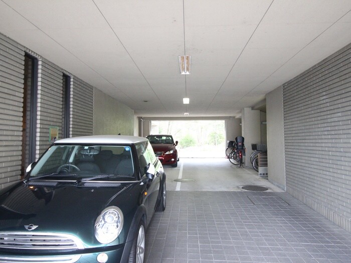 物件外観写真6　(駐車場)