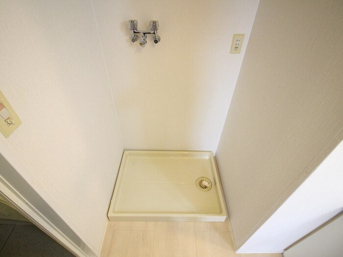 物件内観写真10　(洗濯機置場)