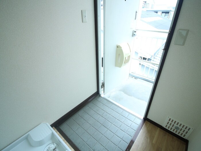 物件内観写真8　(玄関)