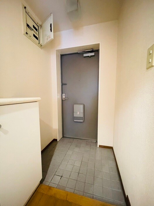 物件内観写真11　(玄関)