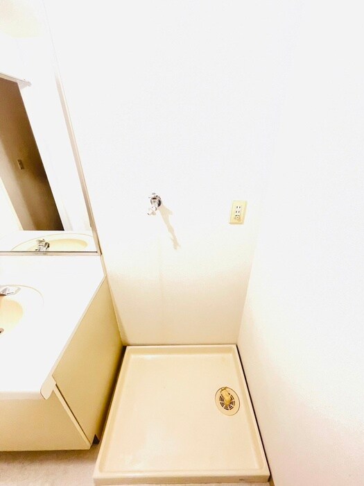 物件内観写真13　(洗濯機置場)