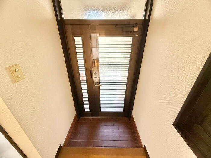物件内観写真16　(玄関)