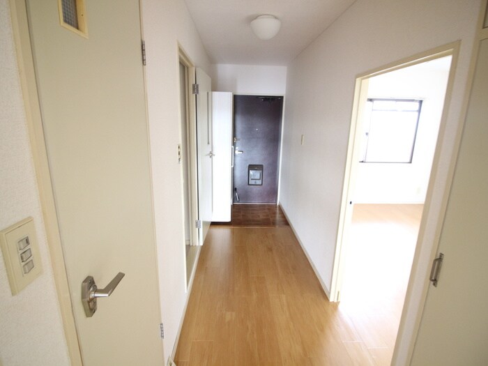 物件内観写真18　(廊下)