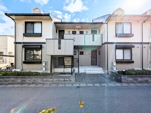 白鳥ハイツ　Ａ棟外観写真