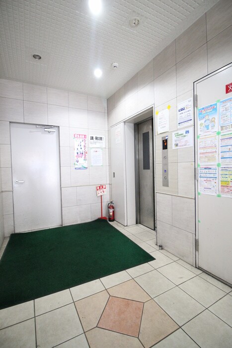 物件外観写真4　(エントランス部分)