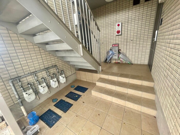 物件外観写真4　(エントランス部分)