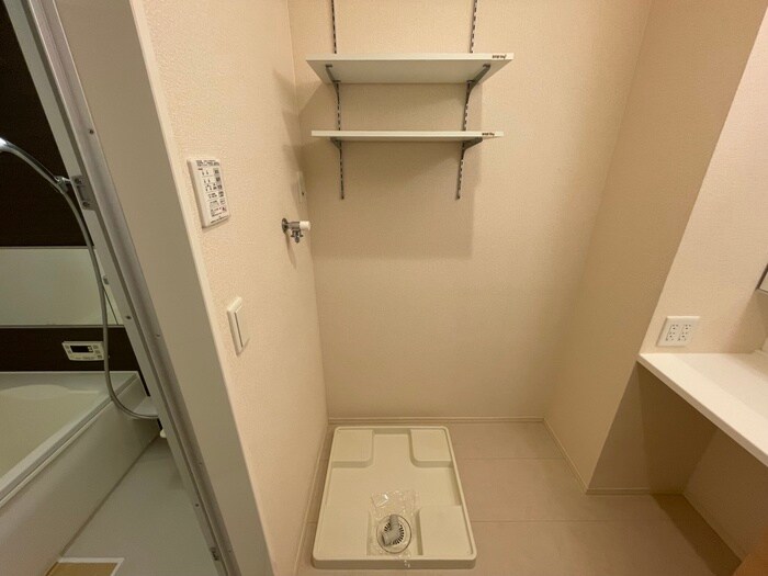 物件内観写真16　(洗濯機置場)