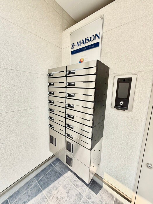 物件外観写真1　(エントランス部分)