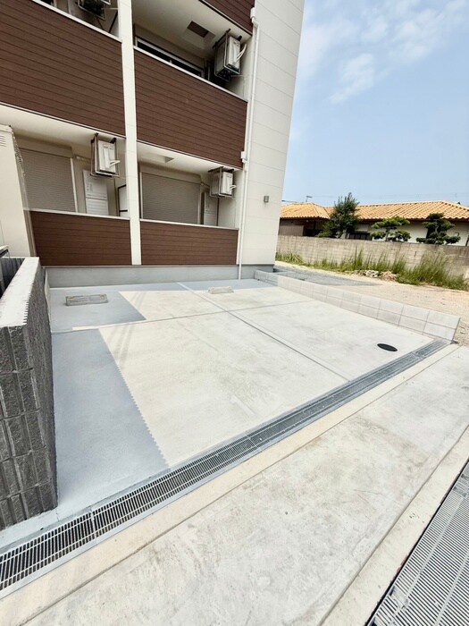 物件外観写真4　(駐車場)