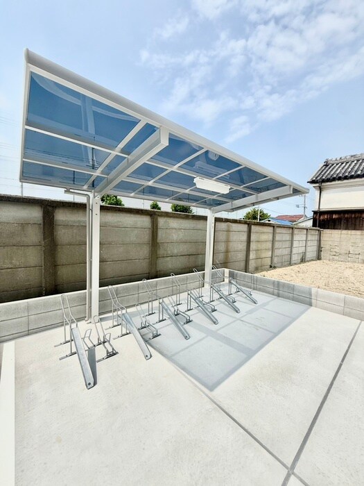 物件外観写真5　(駐輪場)