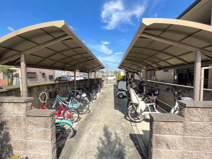 物件外観写真3　(駐輪場)