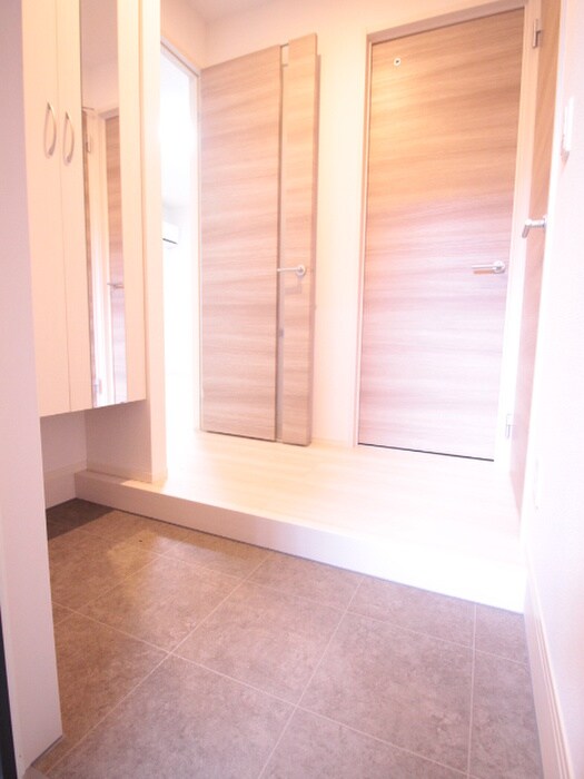 物件内観写真7　(玄関)