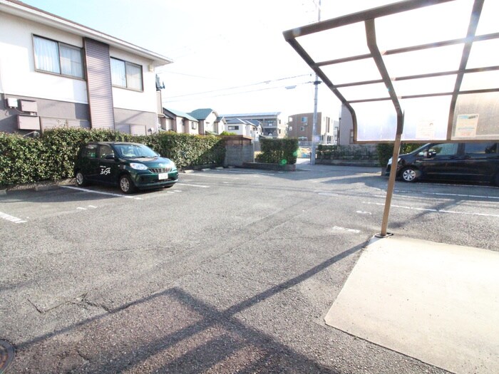 物件外観写真6　(駐車場)