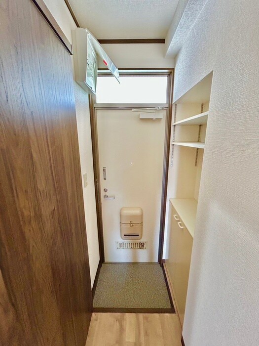 物件内観写真18　(玄関)