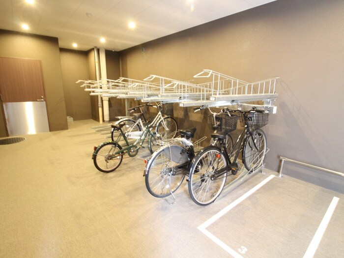 物件外観写真5　(駐輪場)