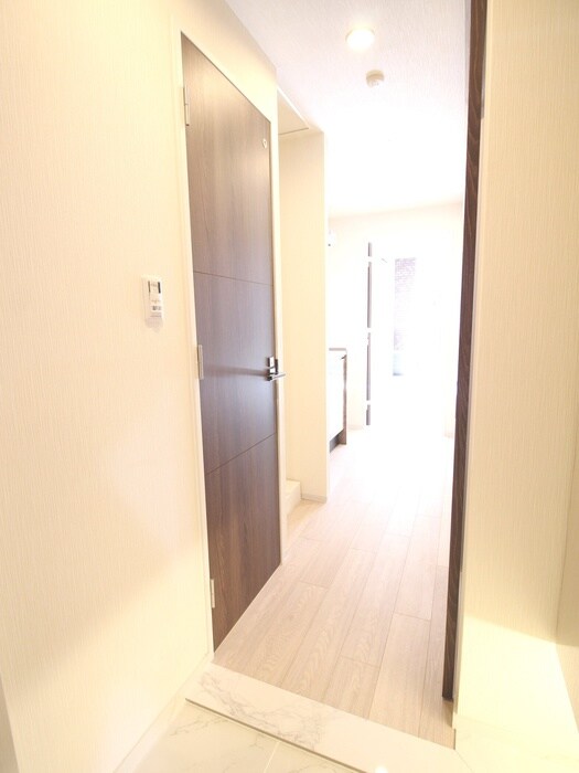 物件内観写真17　(玄関)