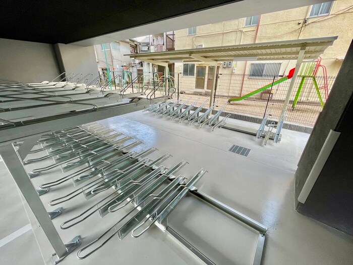 物件外観写真4　(駐輪場)