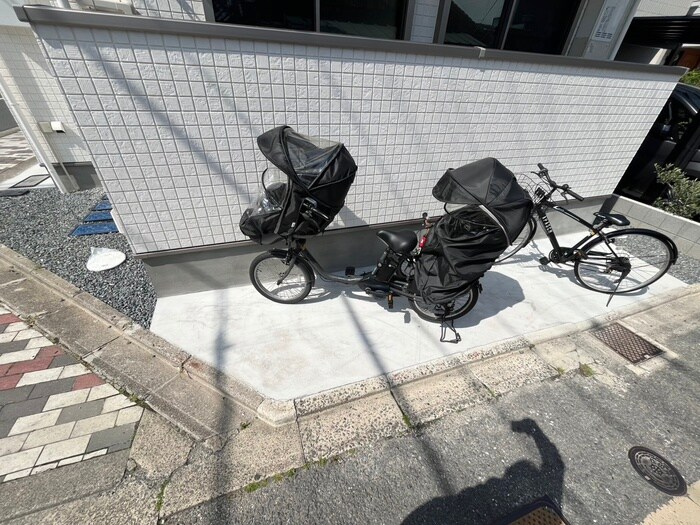 物件外観写真4　(駐輪場)