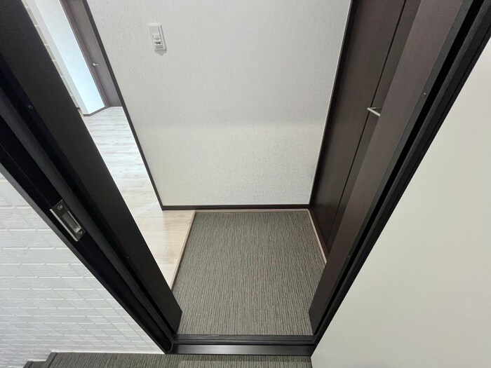 物件内観写真16　(玄関)