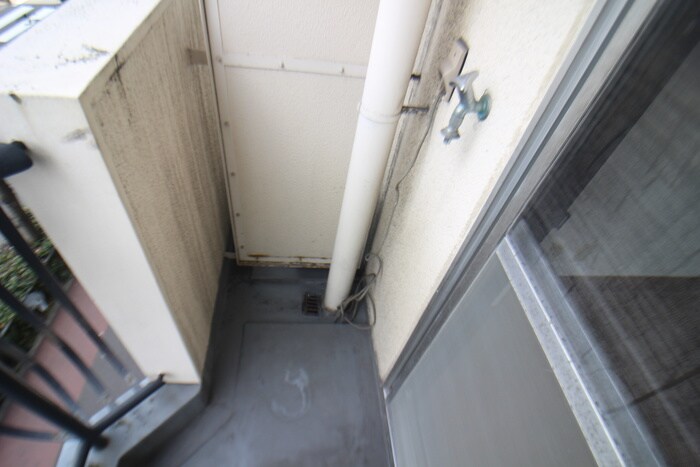 物件内観写真18　(洗濯機置場)