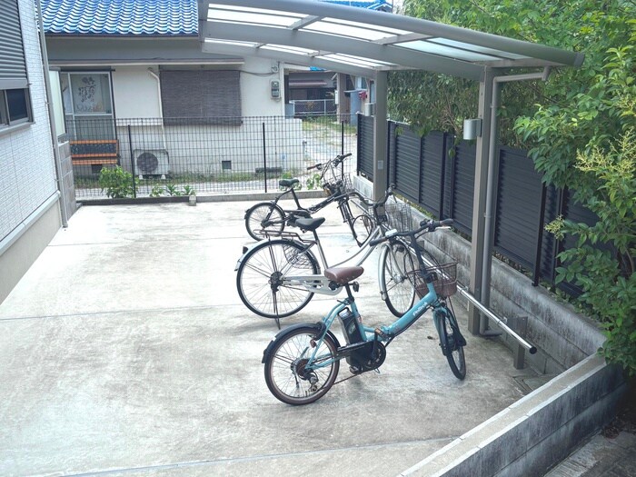 物件外観写真6　(駐輪場)