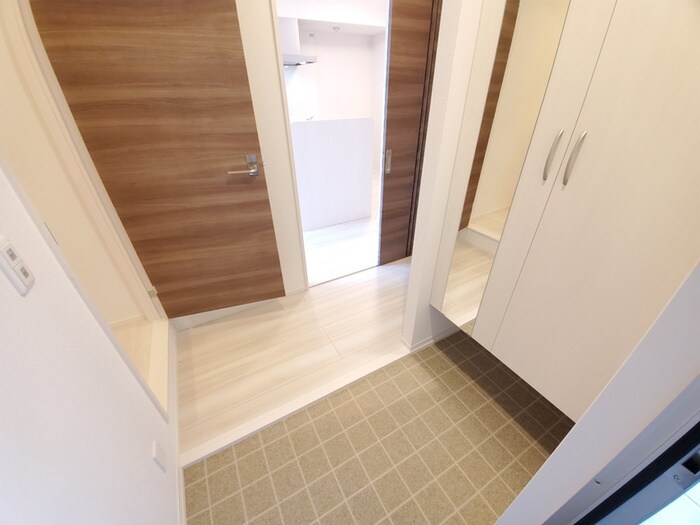 物件内観写真16　(玄関)