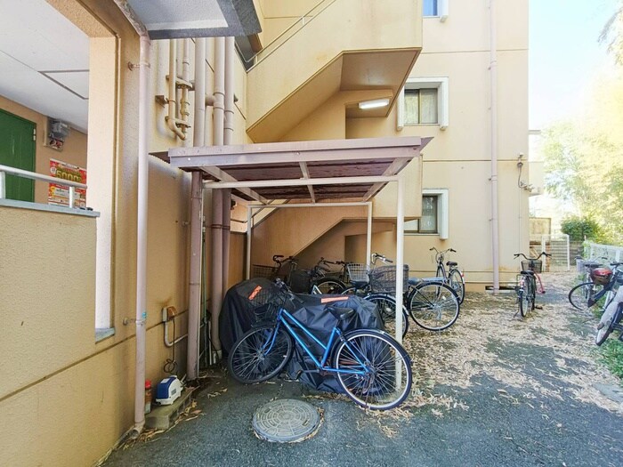 物件外観写真3　(駐輪場)