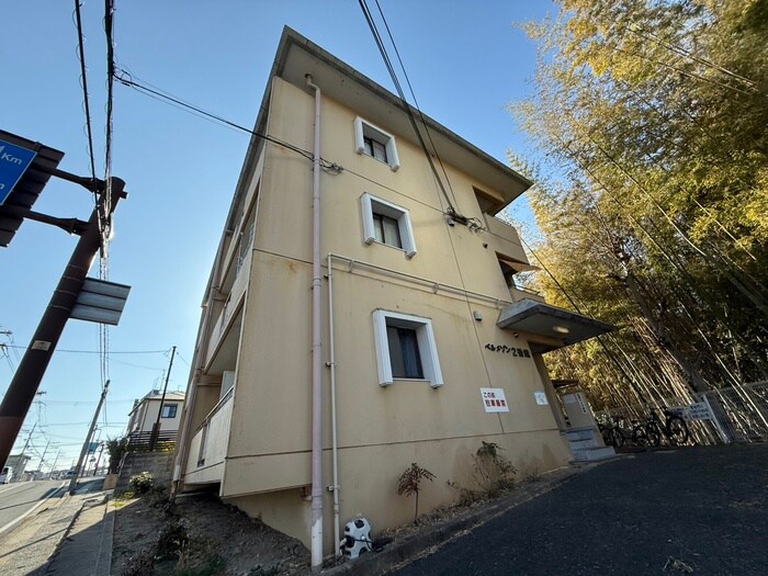 物件外観写真5　(エントランス部分)