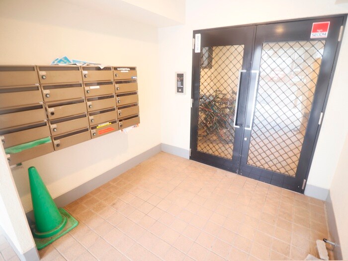 物件外観写真3　(エントランス部分)