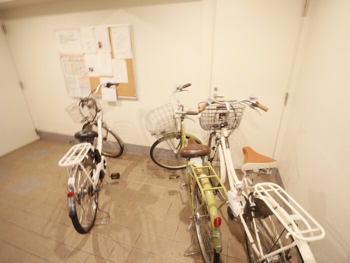 物件外観写真5　(駐輪場)