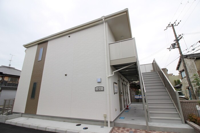 物件外観写真3　(エントランス部分)