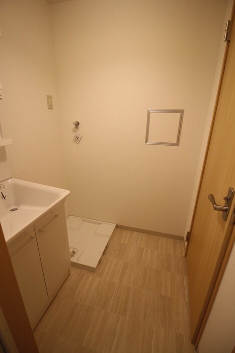 物件内観写真18　(洗濯機置場)