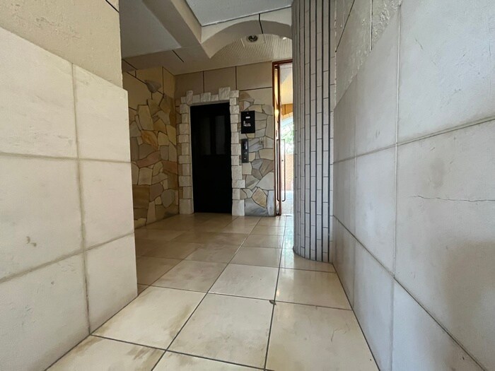 物件外観写真4　(エントランス部分)